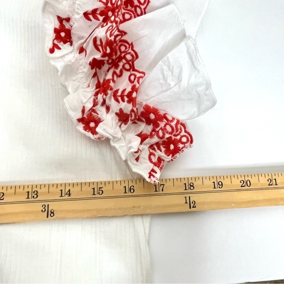New Trendmates White Top with Embroidered Red Flowers - Mexican Style Large - Picture 6 of 6
